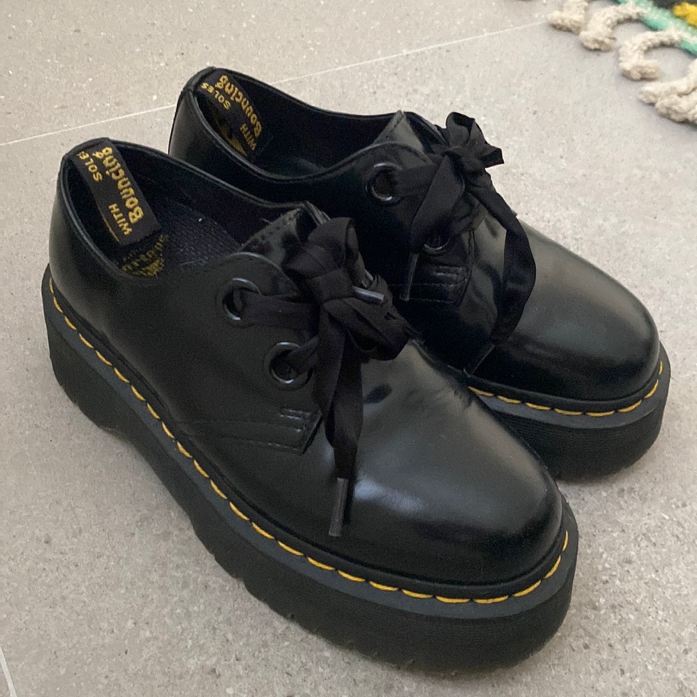 DR. MARTENS HOLLY WOMEN'S LEATHER PLATFORM SHOES
